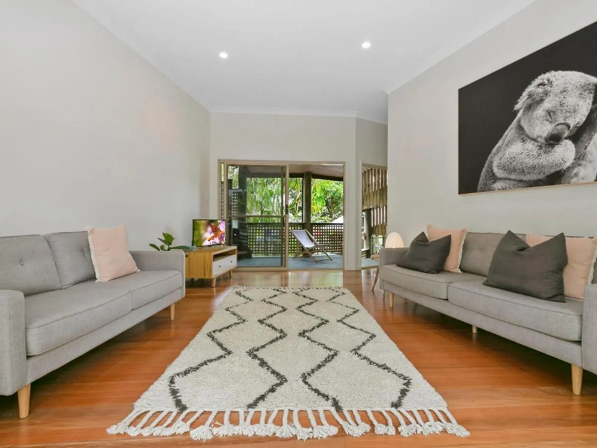 18 Adams St The Beach Shack Fabulous Location Close To The Beach Sunshine Beach Avustralya