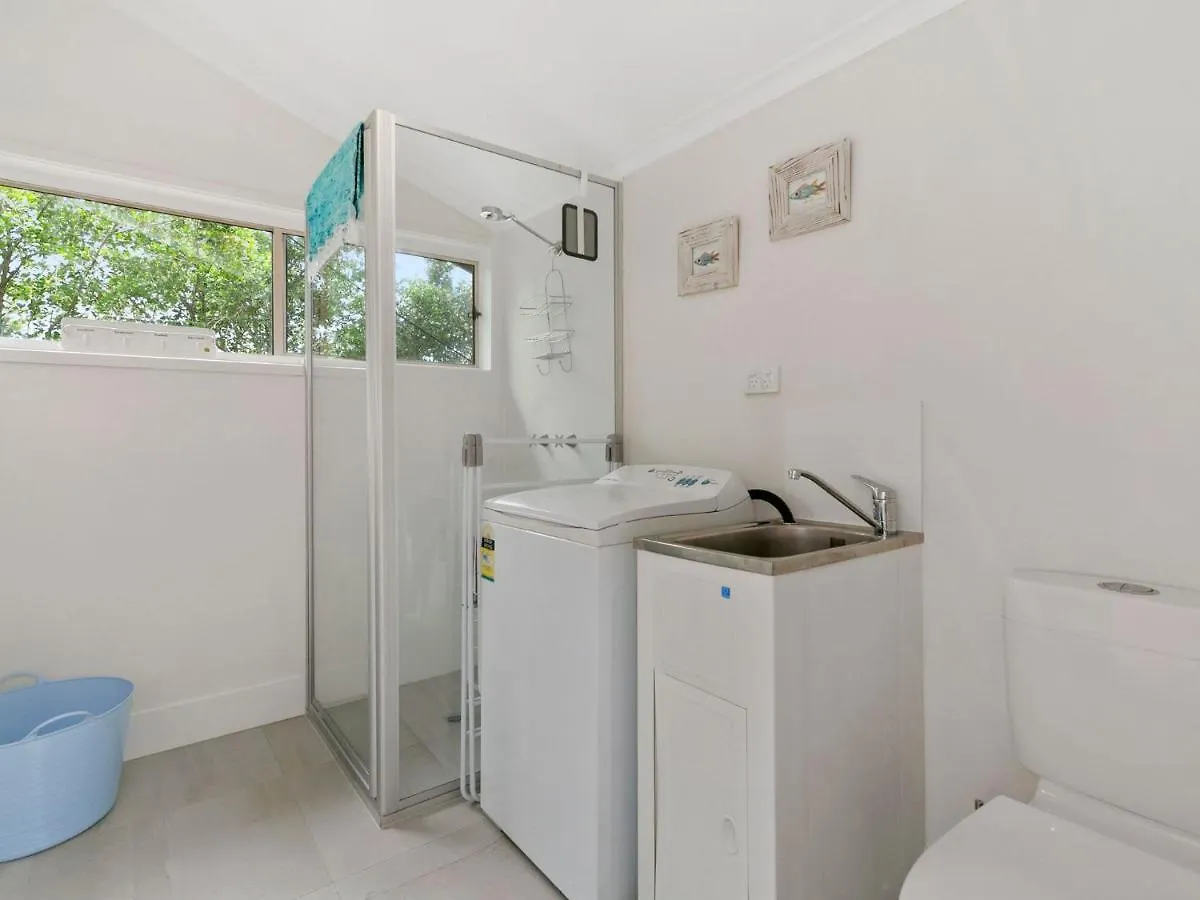 18 Adams St The Beach Shack Fabulous Location Close To The Beach Sunshine Beach Tatil Evi
