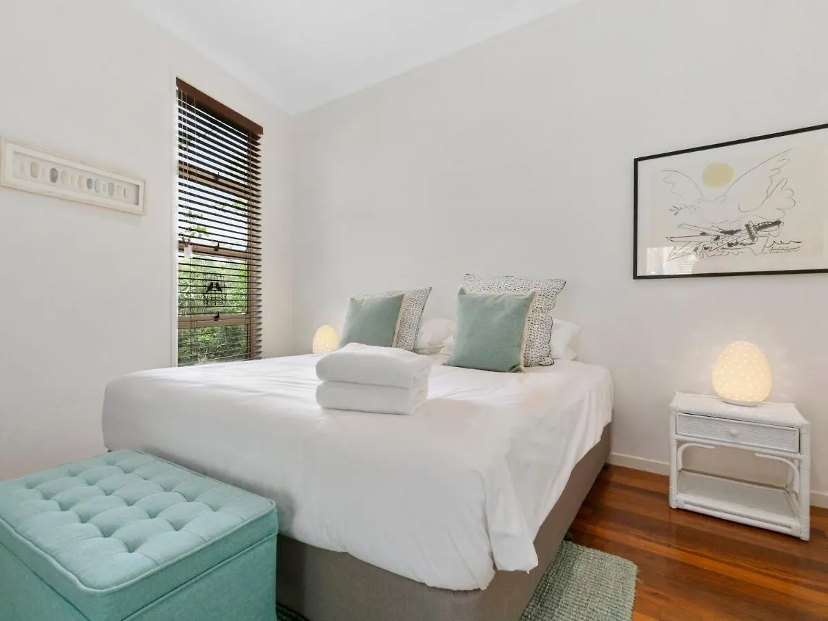 18 Adams St The Beach Shack Fabulous Location Close To The Beach Sunshine Beach Tatil Evi