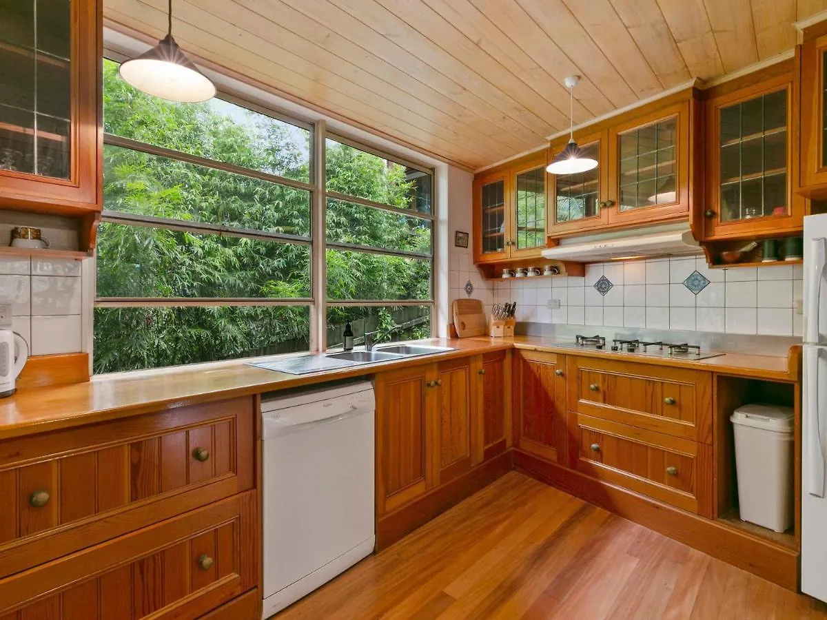 18 Adams St The Beach Shack Fabulous Location Close To The Beach サンシャインビーチ